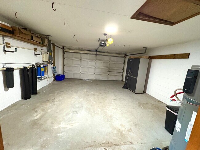 Building Photo - Charming 3-Bedroom Home in the Sought-Afte...