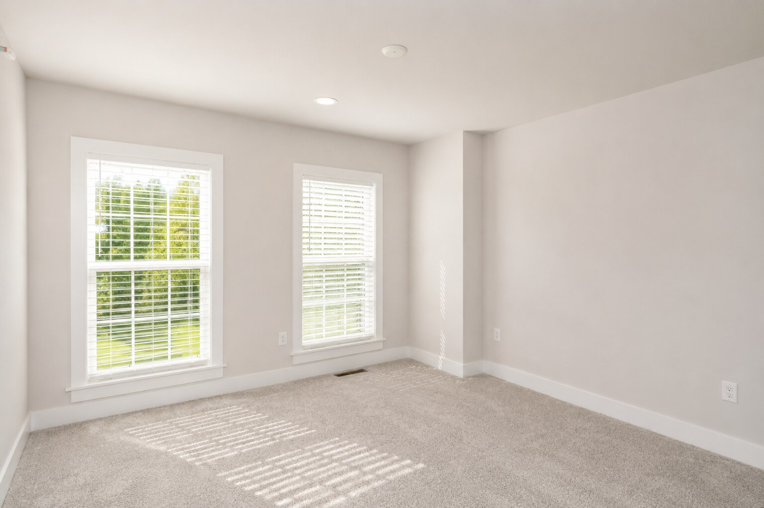 Building Photo - 701 Halcyon Ln