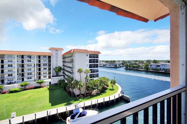Building Photo - 2871 N Ocean Blvd