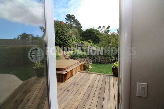 Building Photo - 133 Tiburon Blvd