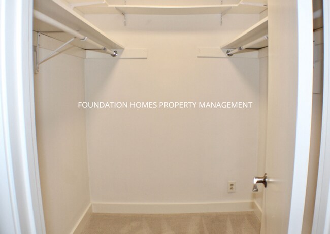 Building Photo - Dreamy Sleepy Hollow Single Story Mid-Cent...