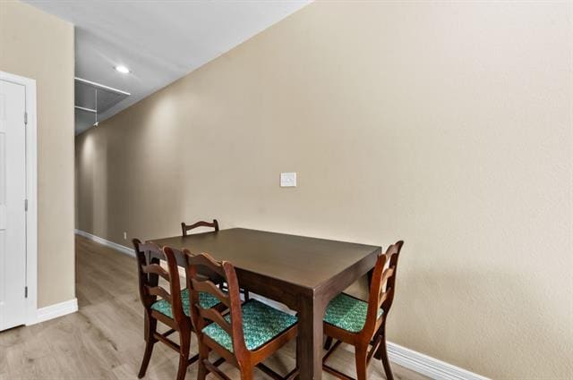 Building Photo - 613 W Elm St