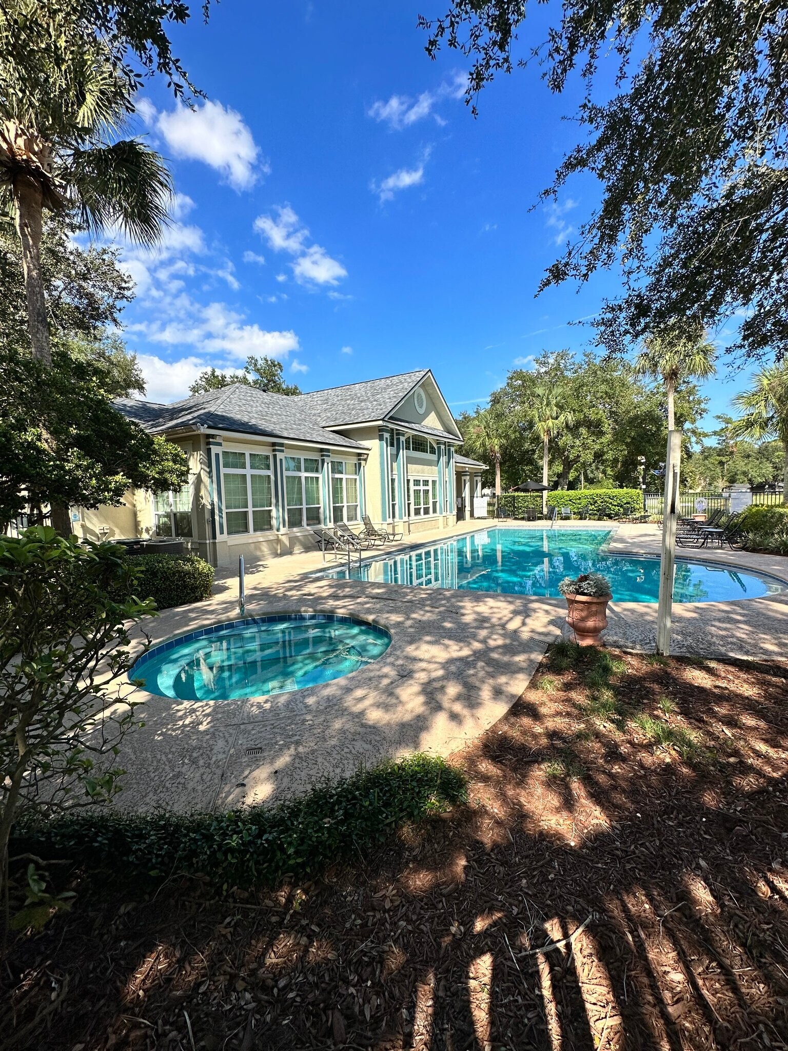 Building Photo - 13703 Richmond Park Dr N