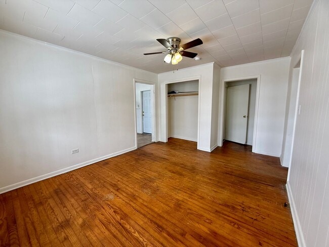 Building Photo - 819 W Emerson St