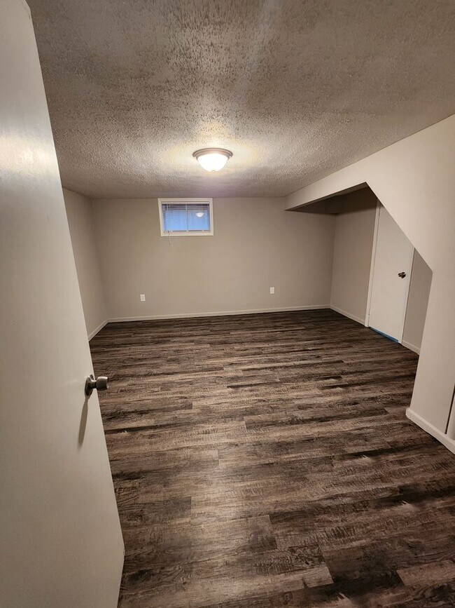 Building Photo - AVAILABLE NOW! Liberty Home 3 Bed 2 Bath 2...