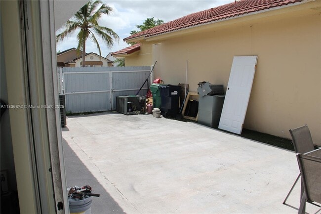 Building Photo - 5402 SW 144th Ct