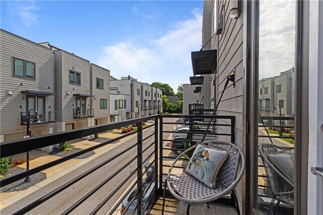 Building Photo - 415 Gartrell St SE