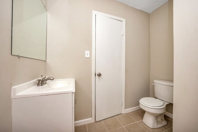 Building Photo - Renovated 4 BR Home- Move In Ready!