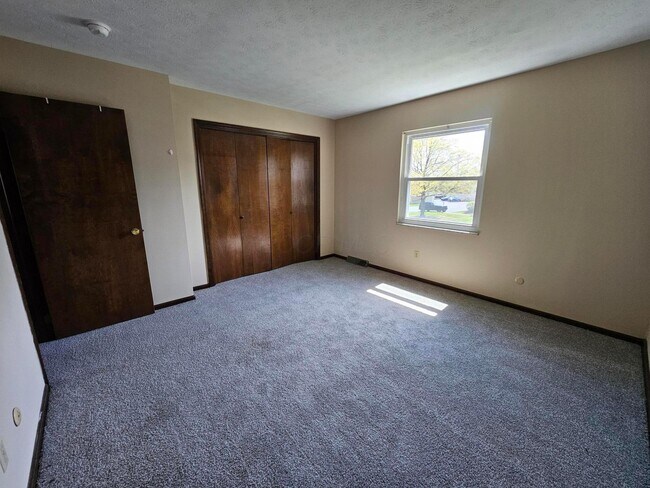 Building Photo - 5013 Godown Rd