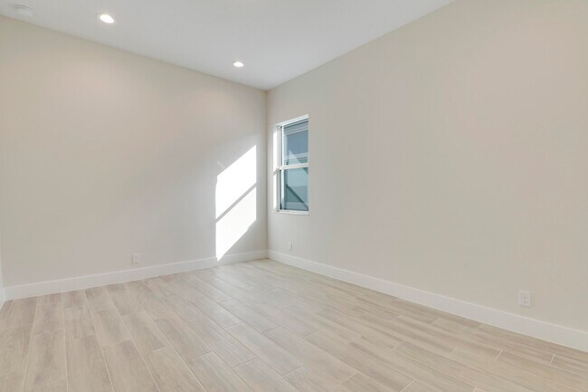 Building Photo - 12549 Nautilus Cir