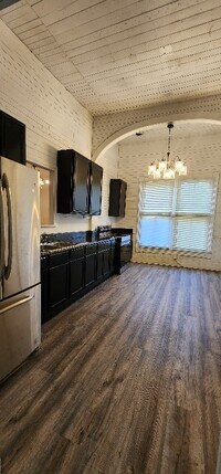 Building Photo - 605 N 4th St