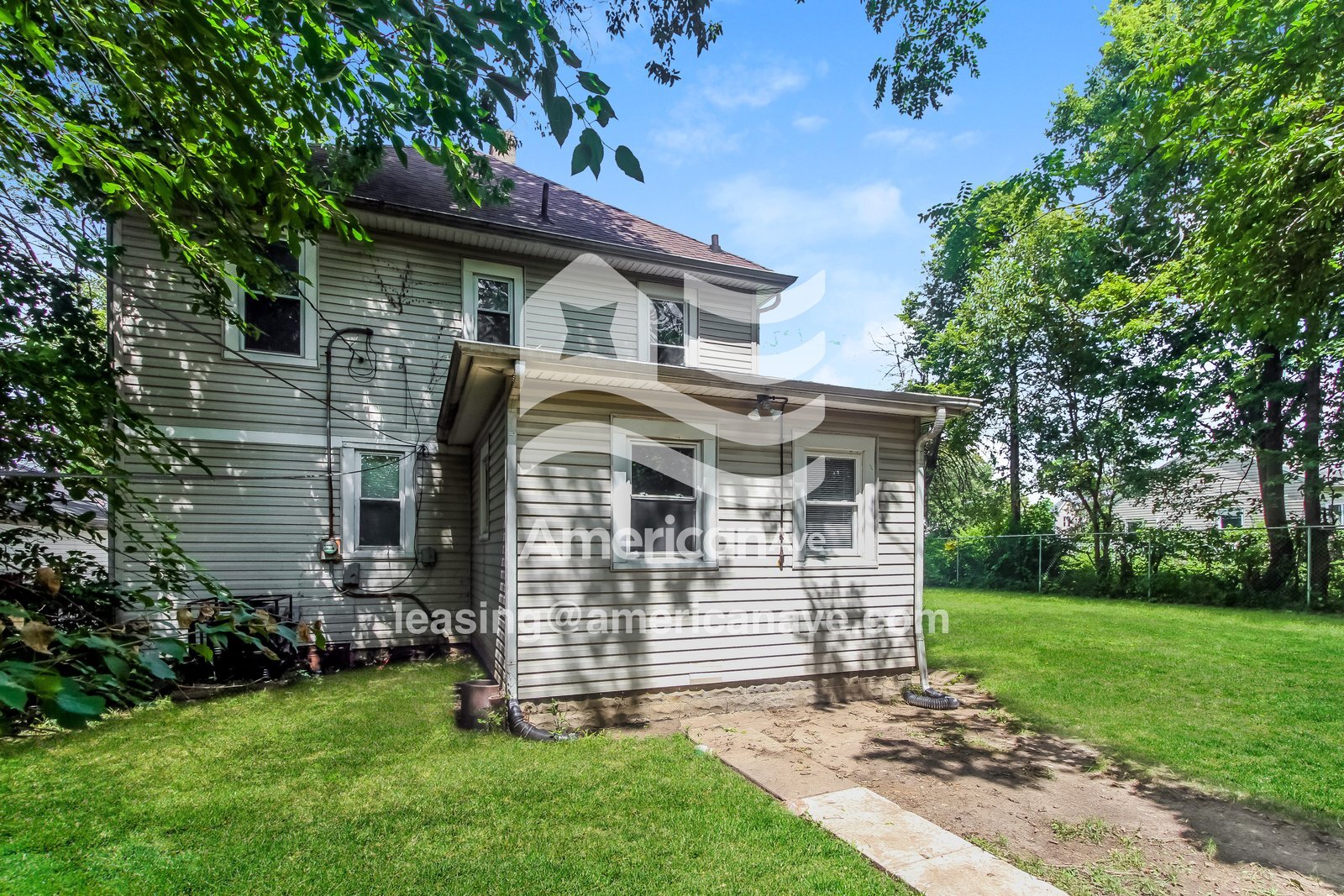 Building Photo - 1055 W 33rd St