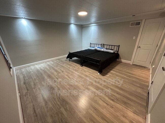 Building Photo - 416 Rue Canard