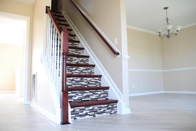 Building Photo - 107 Enchanted Way