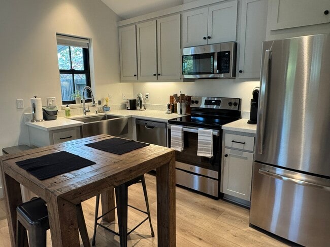 Building Photo - 125 Kennedy Ln