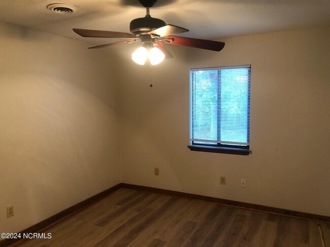 Building Photo - 202 Cedar Ridge Ln