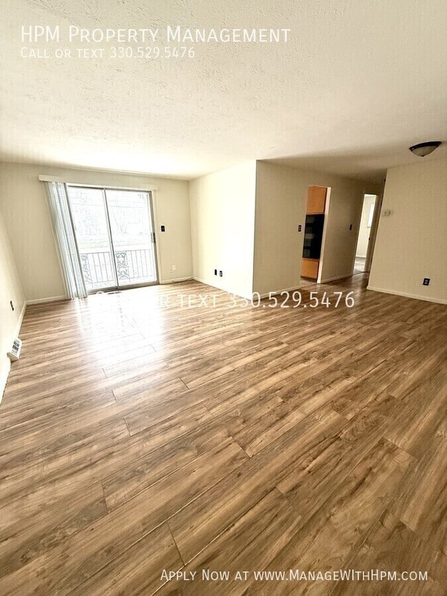 Building Photo - 850 S Green Rd