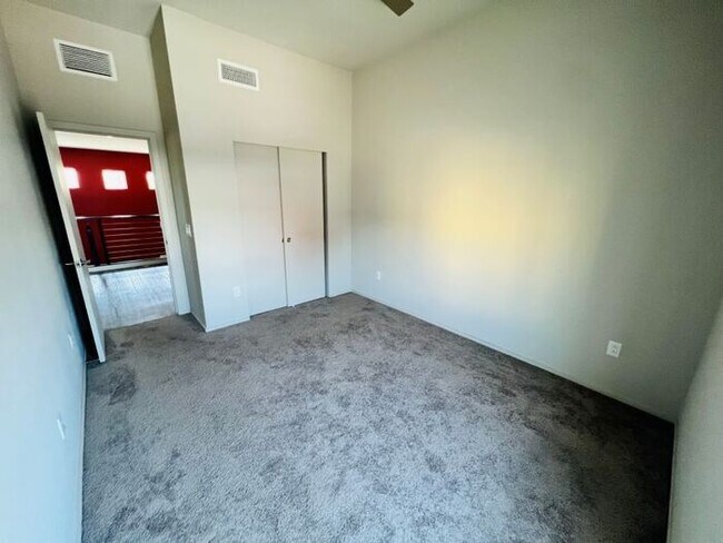 Building Photo - For Rent