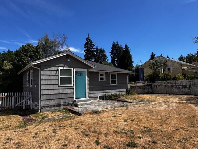 Building Photo - 631 Bertha Ave