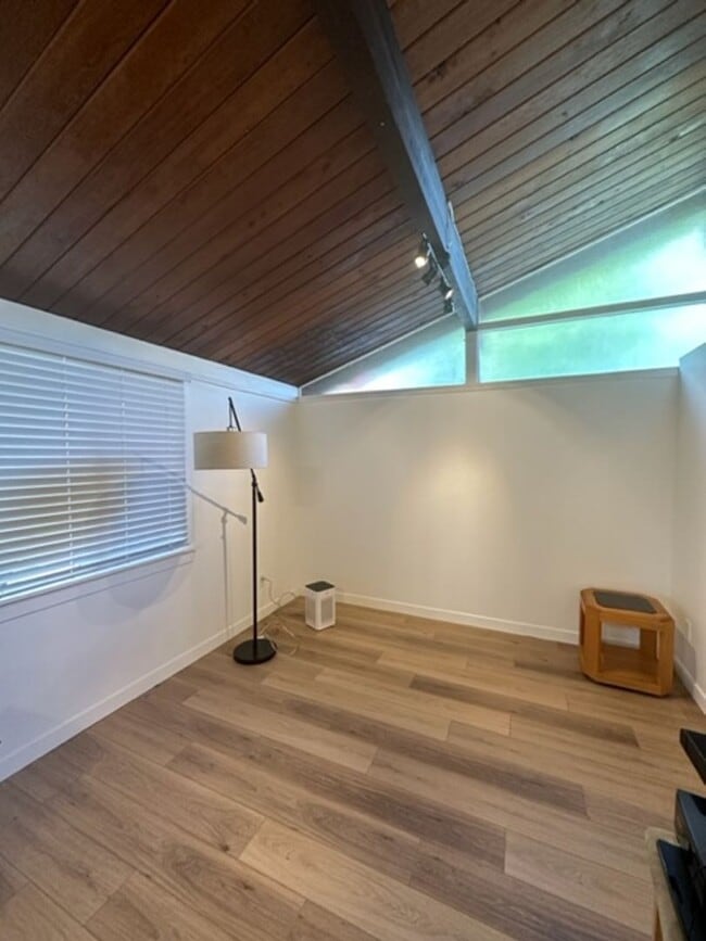 Building Photo - 15801 Larch Way