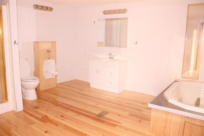 Building Photo - 161 Green Fields Dr