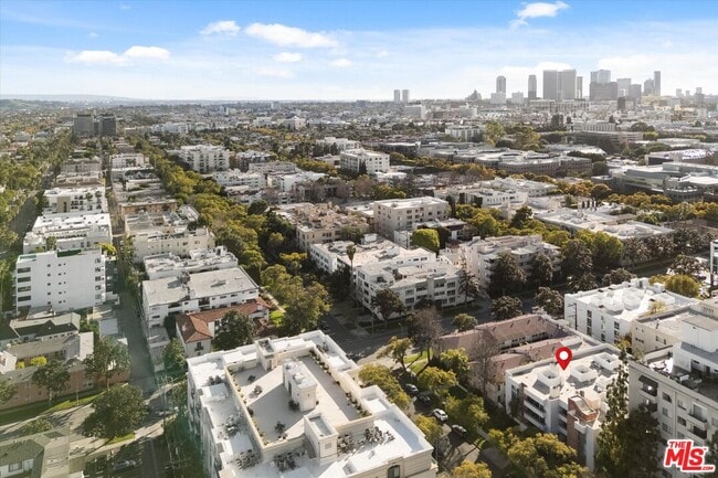 Building Photo - 429 N Oakhurst Dr