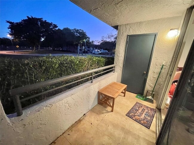 Building Photo - 851 Lyons Rd