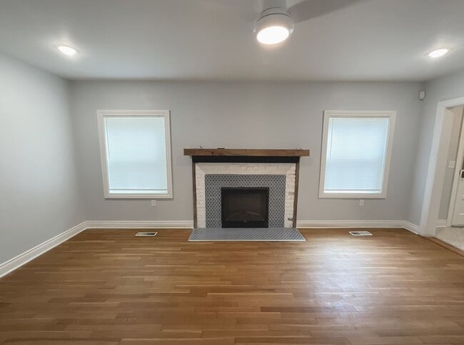 Building Photo - LEASING