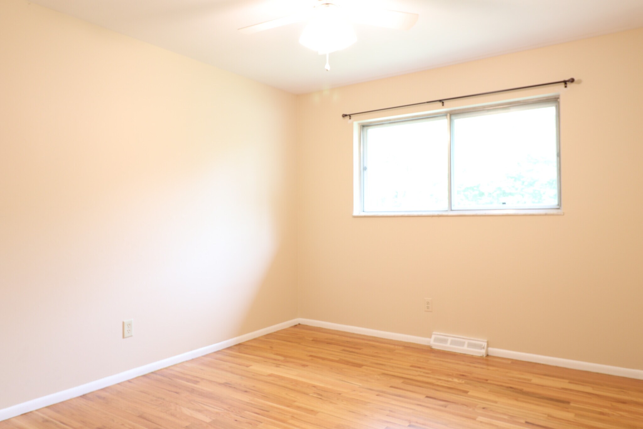 Building Photo - 235 Towercliffe Dr