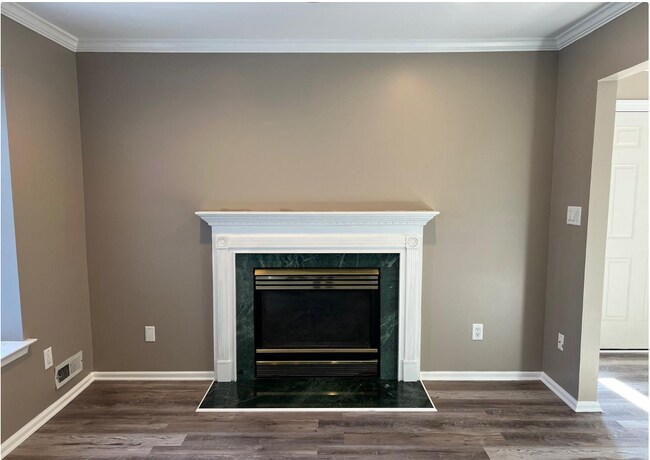 Building Photo - 3201 Saxony Dr