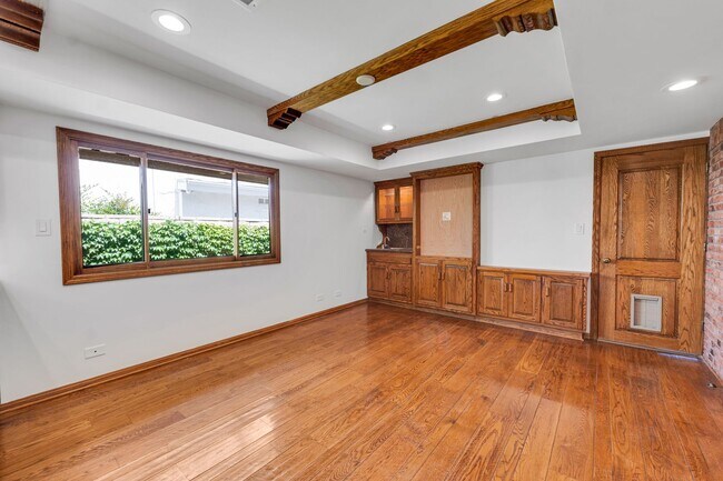 Building Photo - Perfect Entertaining Family Home with Larg...