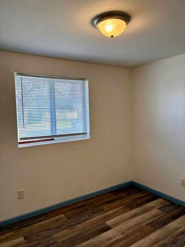 Building Photo - Charming 3-Bedroom Single-Level Home with Spacious Yard!