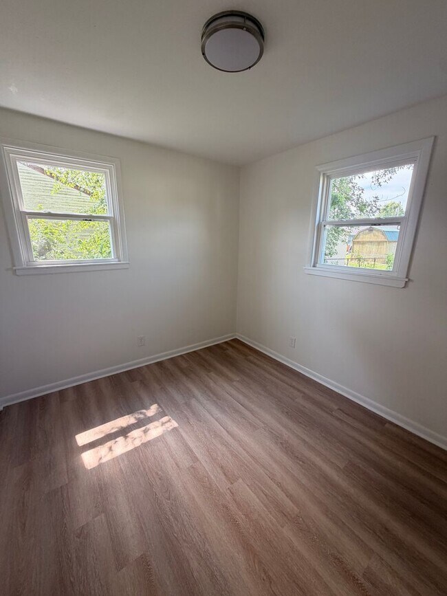 Building Photo - 7306 Nathan Hale Way