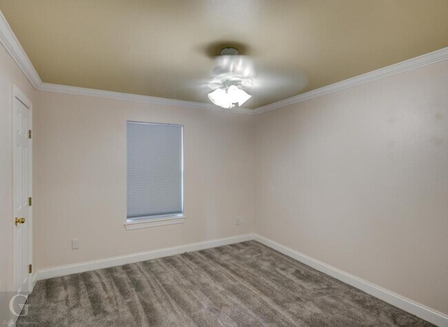 Building Photo - 3910 Le Brooke Ln