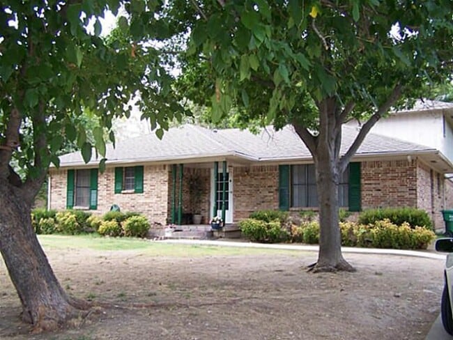 Primary Photo - 4114 Main St