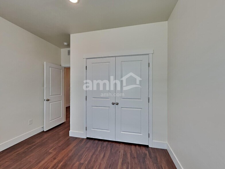 Building Photo - 1453 N Alderleaf Rd