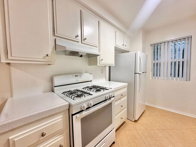 Building Photo - 1432 N Fairfax Ave