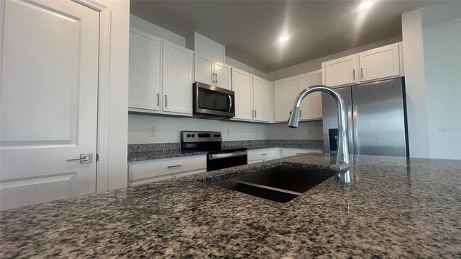 Building Photo - 692 Stoney Pointe Cir