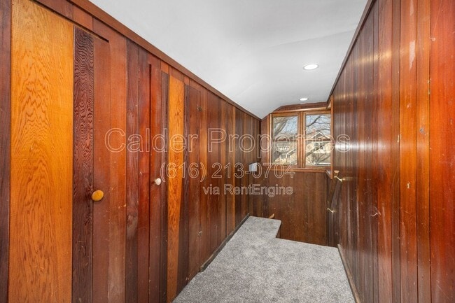 Building Photo - 1635 Cleveland Ave SW