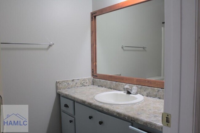 Building Photo - 2356 Rowe St