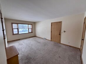 Building Photo - Forest Home 8 Unit