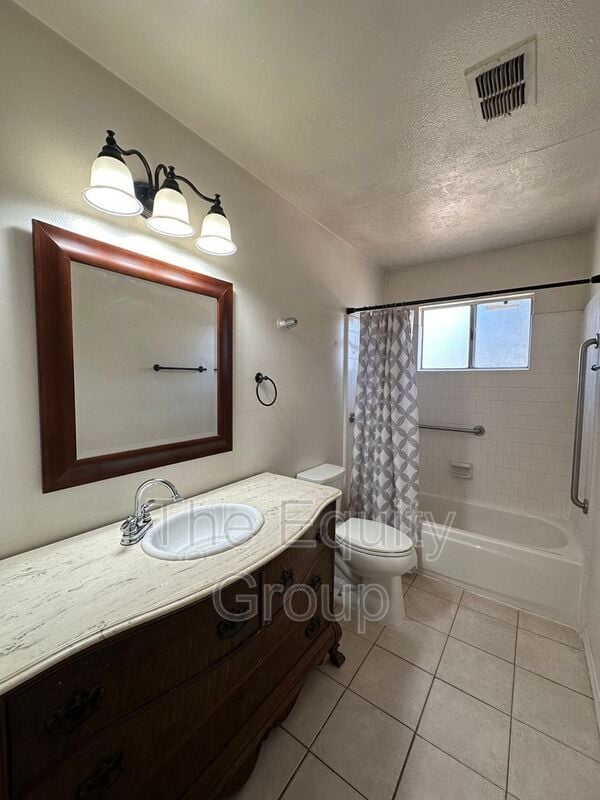 Building Photo - 2036 N Jacob Ct