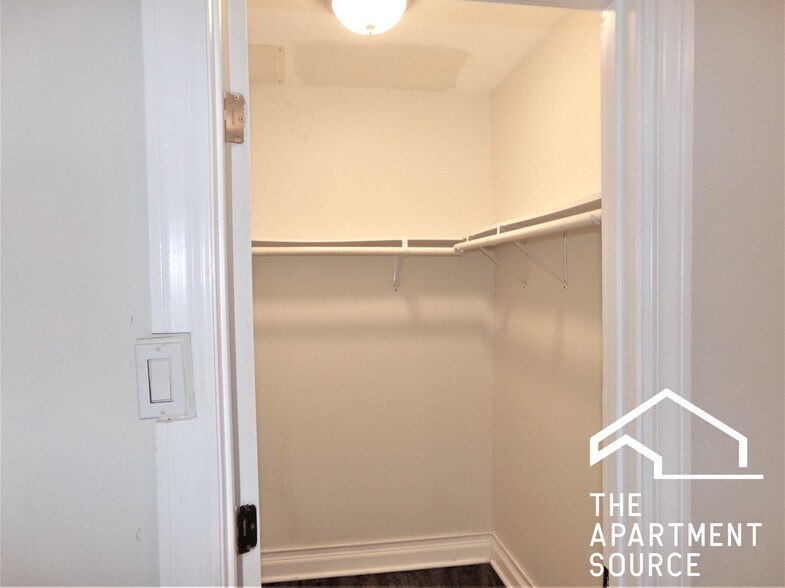 Building Photo - 2127 N Dayton St