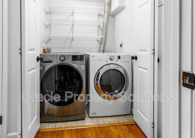 Building Photo - 5461 Grove Ridge Way