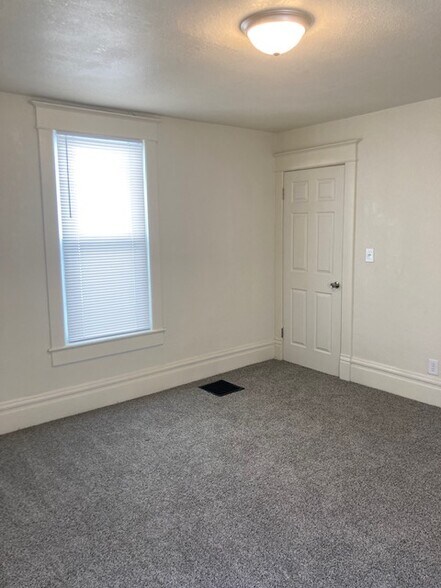 Building Photo - 2419 NE Madison Ave