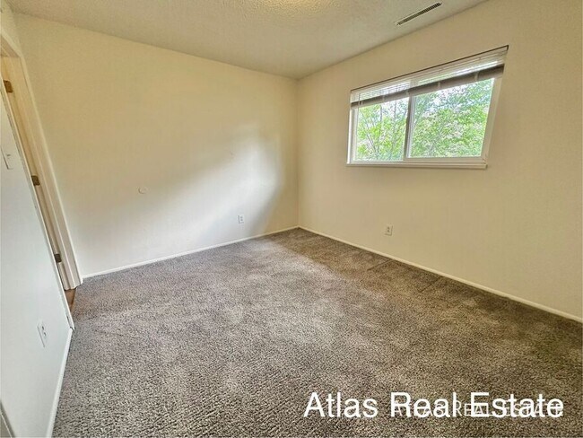 Building Photo - 303 University Dr