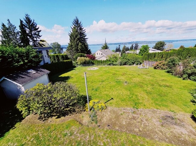 Building Photo - 4 Bed 2.5 Bath Kirkland - Lake WA Schools