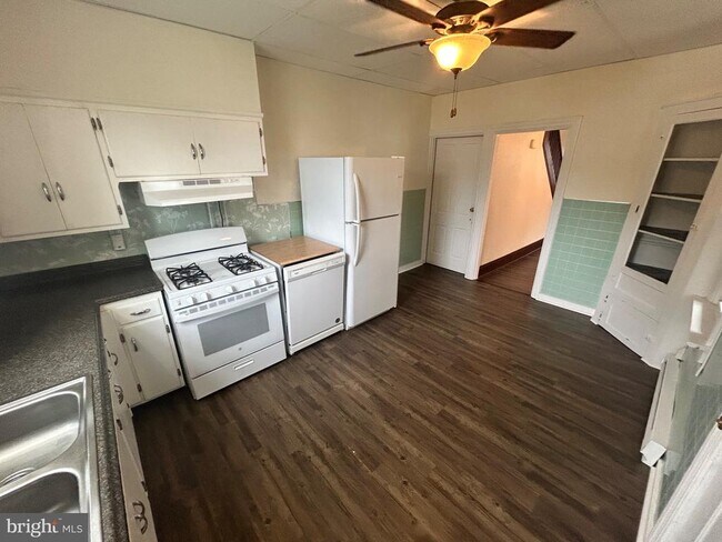 Building Photo - 2626 Penbrook Ave
