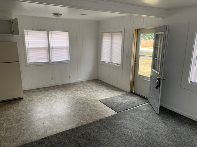 Building Photo - 1118 Shire Ave