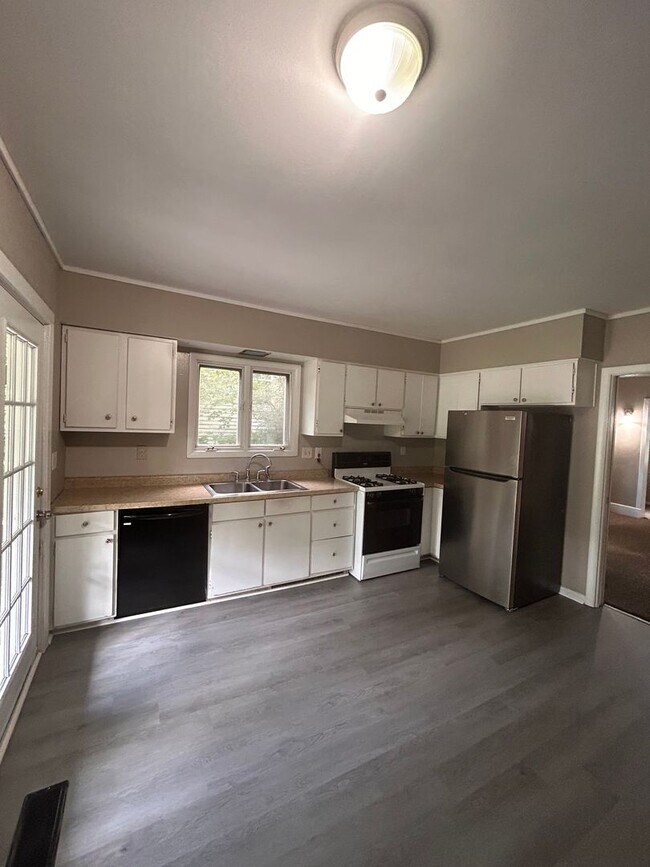 Building Photo - 212 Lexington Ct